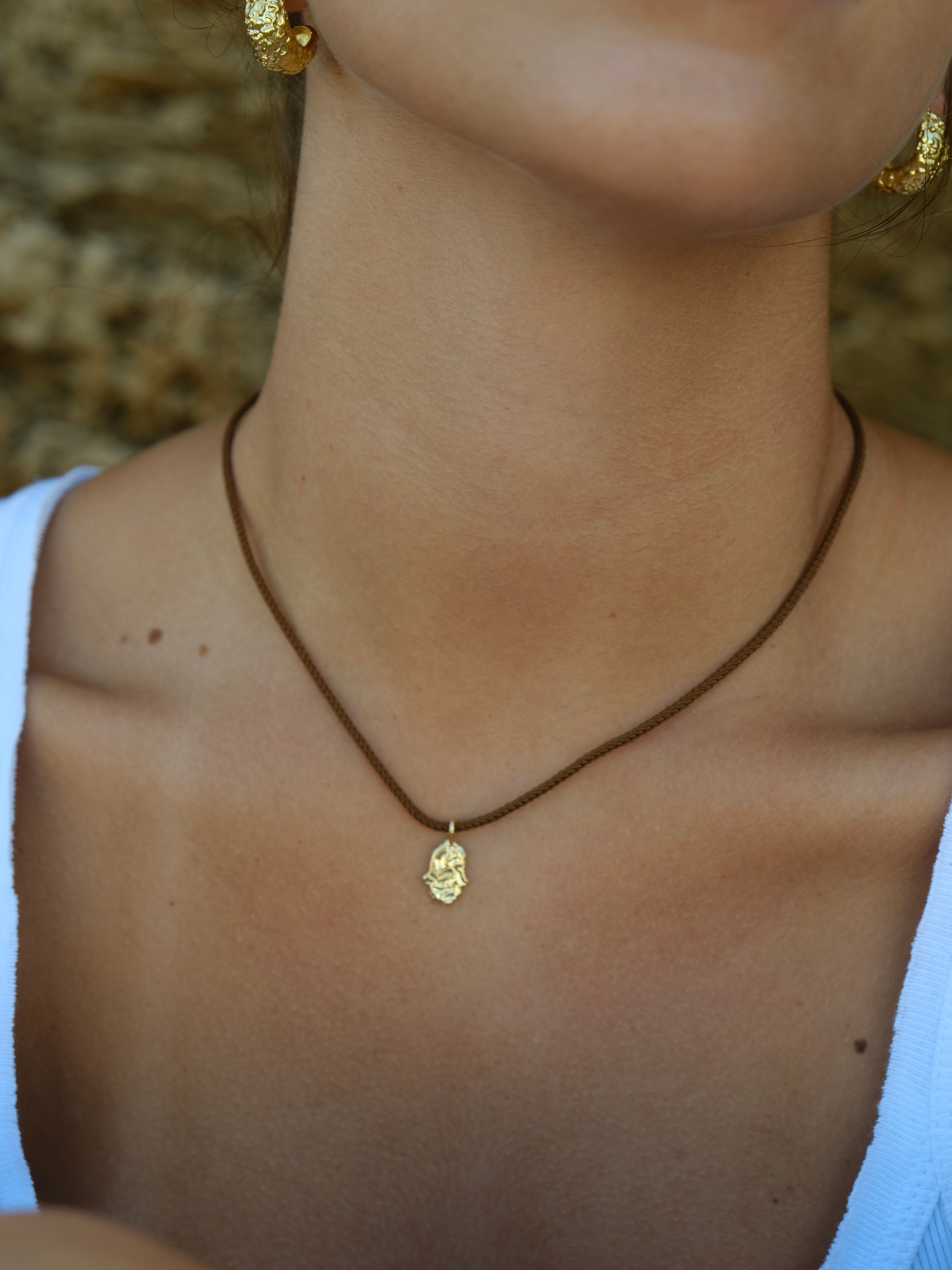 Hamsa Necklace Gold | LIMITED