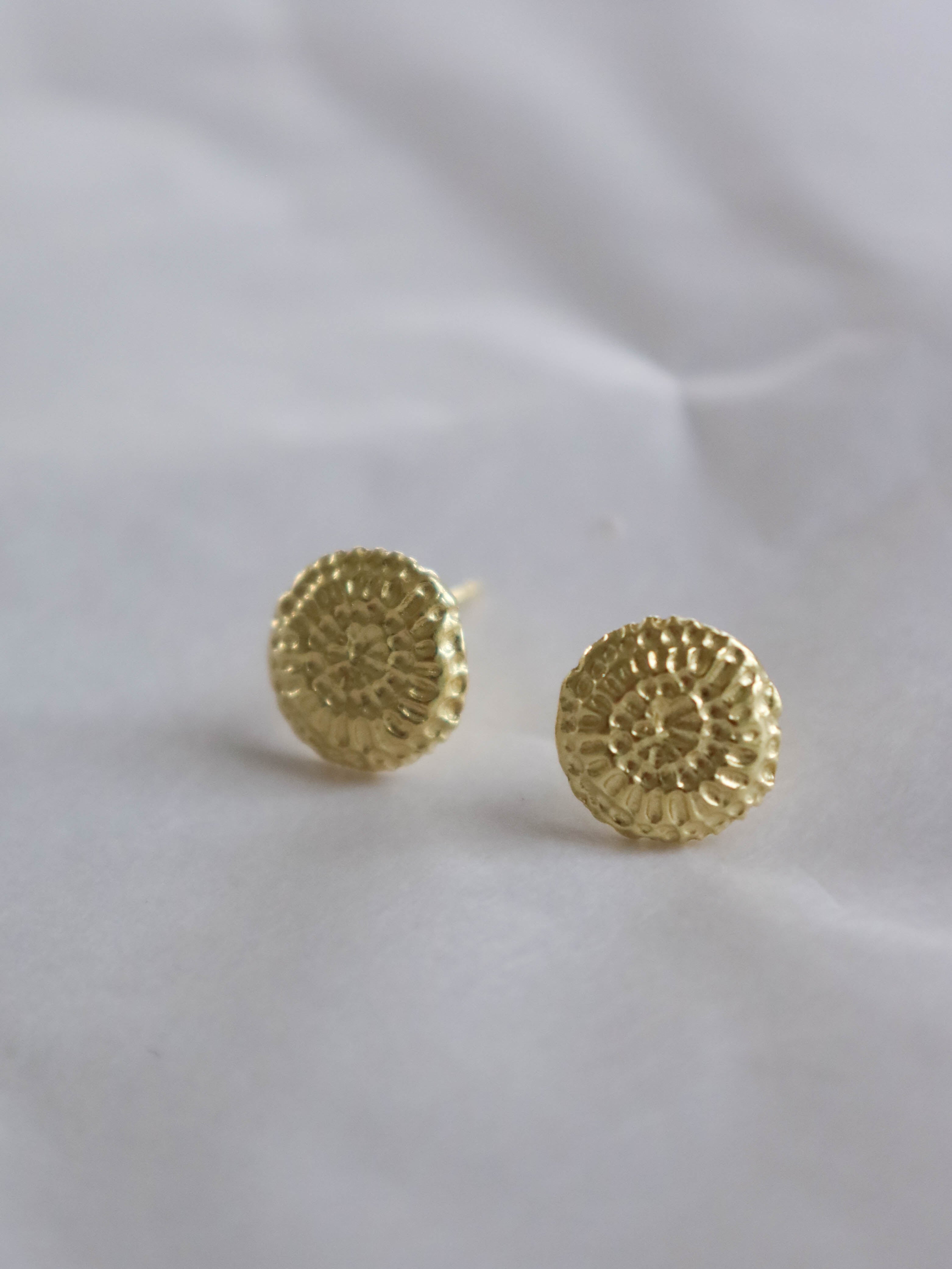 Sola Studs Gold