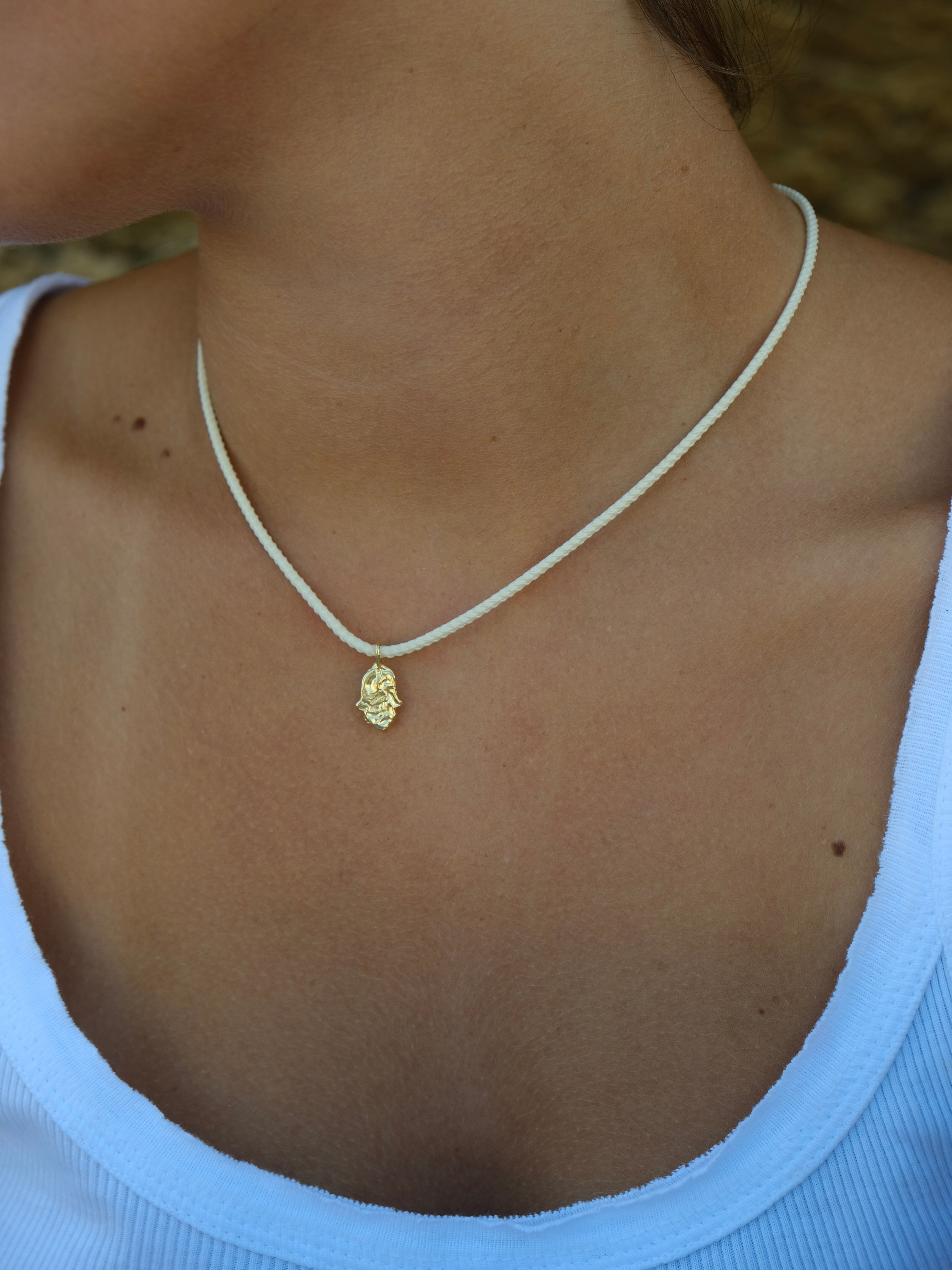 Hamsa Necklace Gold | LIMITED