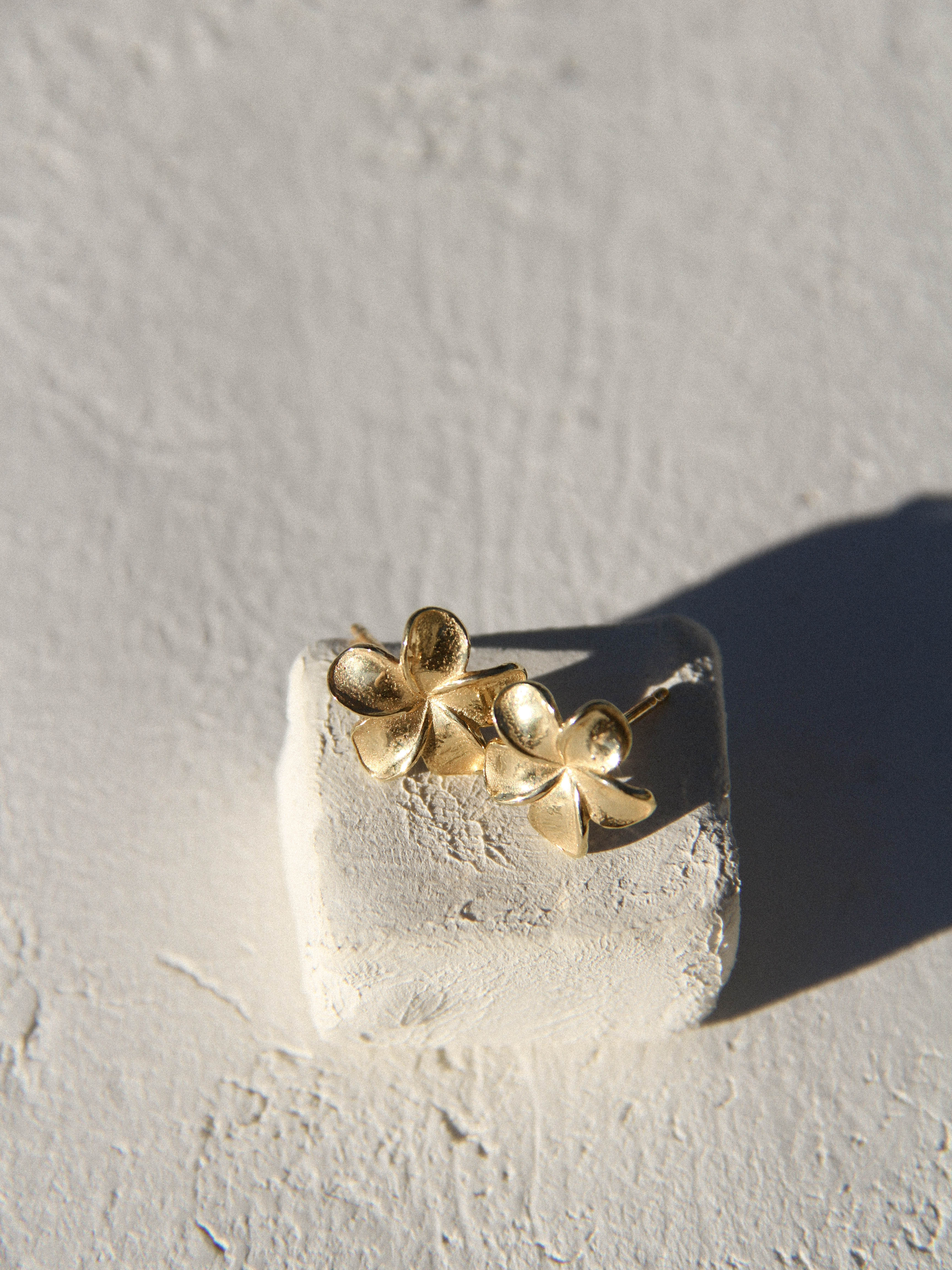 Flower Studs Gold