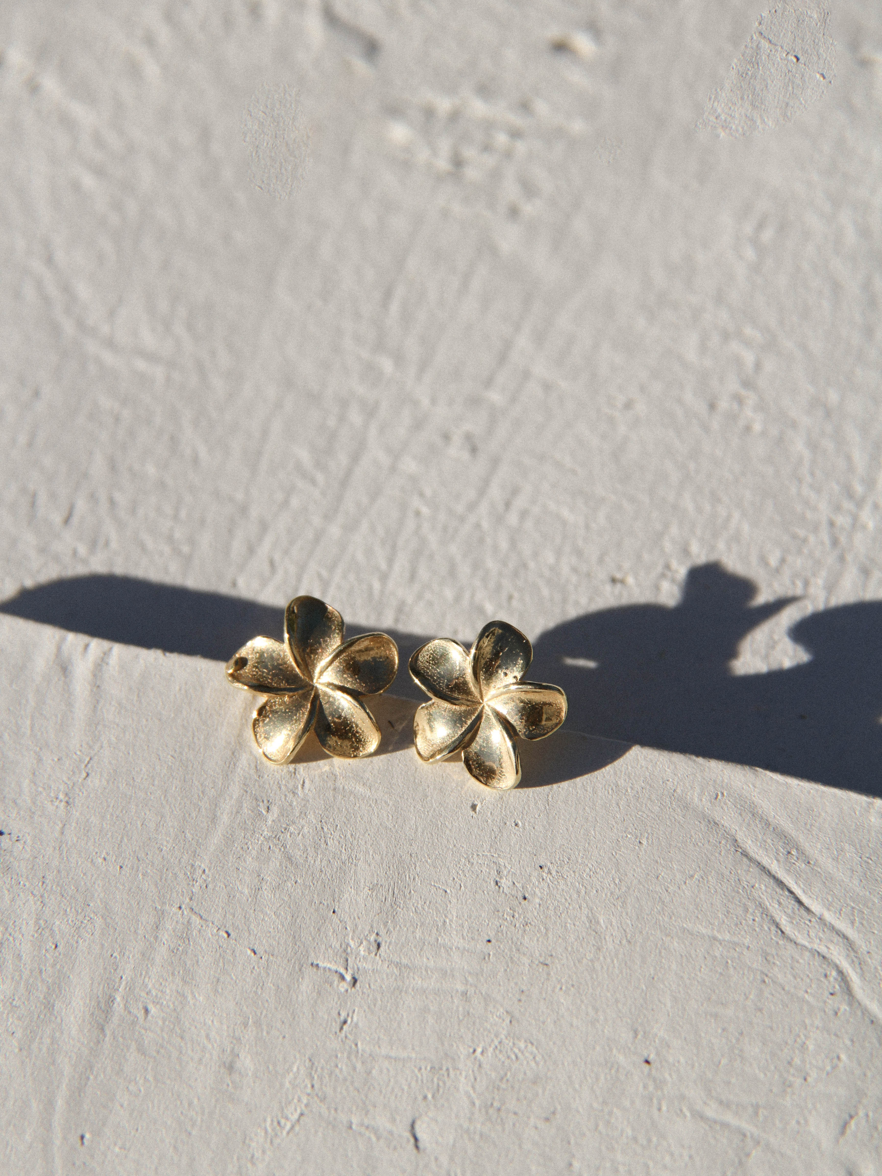 Flower Studs Gold